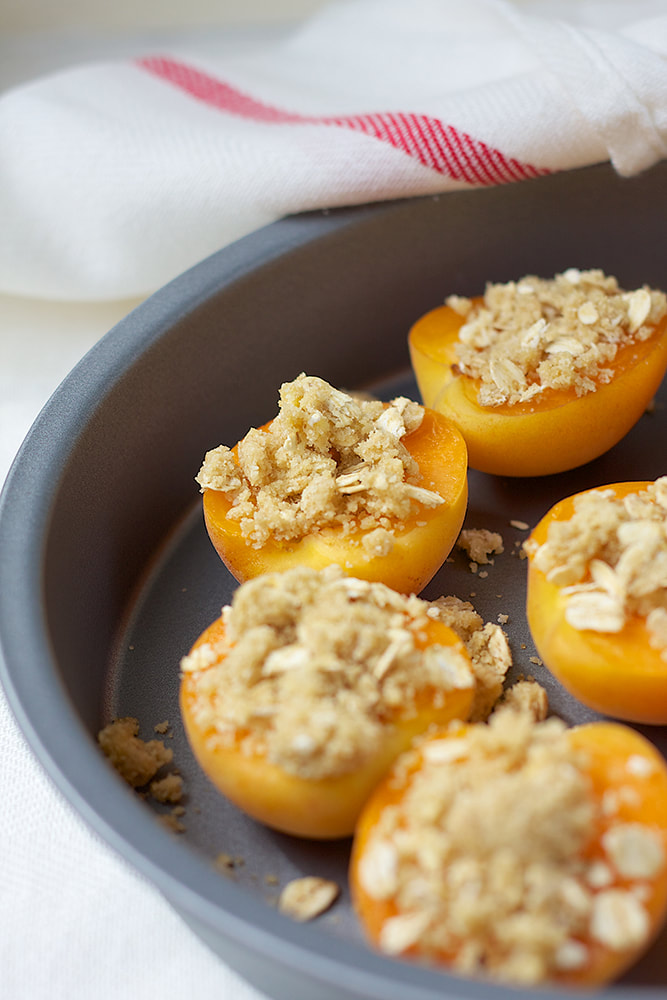 Apricots Halves with Almond Crumble Recipe