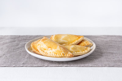 A delicious recipe for apple and tonka bean shortcrust turnovers