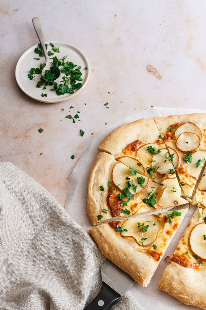 Pear and Smoked Scamorza Pizza Recipe