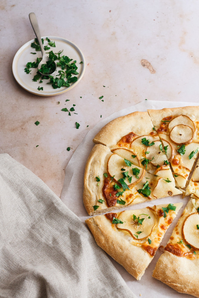 A delicious recipe for white pizza that marries the flavour of pear with smoked scamorza cheese