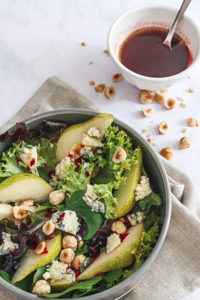 A seasonal recipe for an Autumn salad with pear, blue cheese, roasted hazelnuts and blackberry dressing