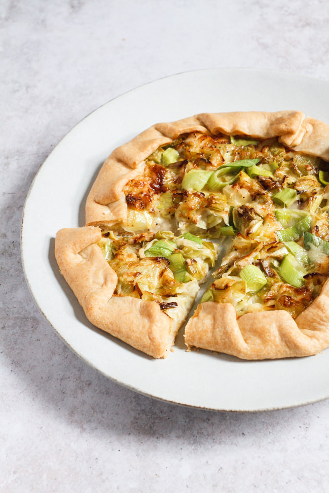 Recipe for a leek and Comté cheese galette (or rustic tart)