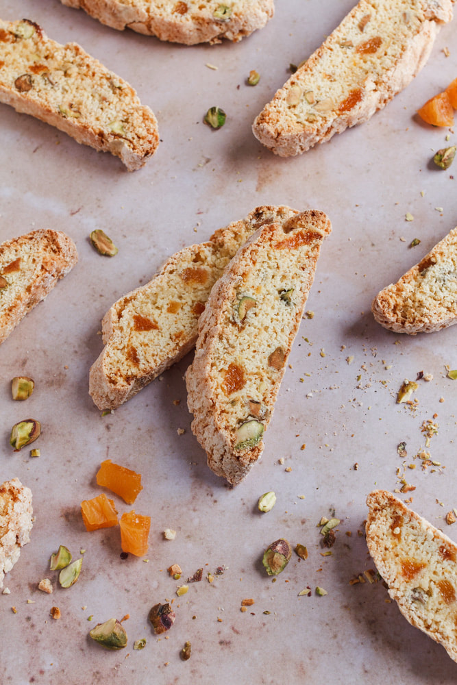 A delicious recipe for biscotti made with apricot, pistachio and tonka bean flavours.
