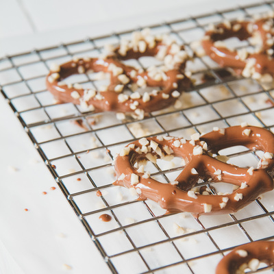 Milk chocolate and almond pretzels recipe