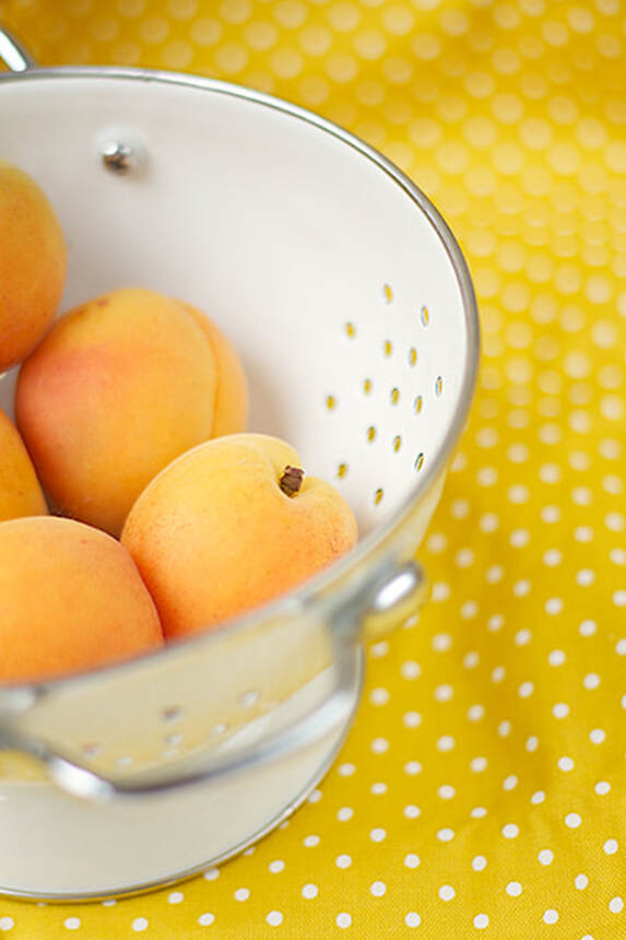 Apricots Halves with Almond Crumble Recipe